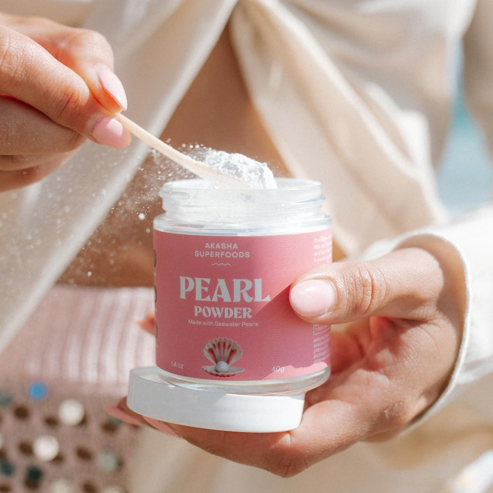 Close-up of Akasha Pearl Powder texture ideal for drinks or creams