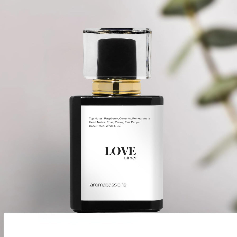 aromapassions LOVE packaging box highlights a stylish, travel-friendly perfume in a compact size.
