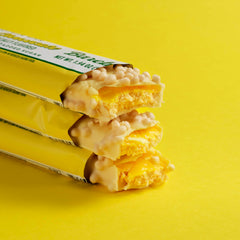 Barebells Lemon Cheesecake bar in hand, energy boost on the go.
