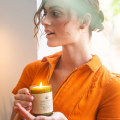 Cannabolish natural ingredients like beeswax and soy wax used in the candle.