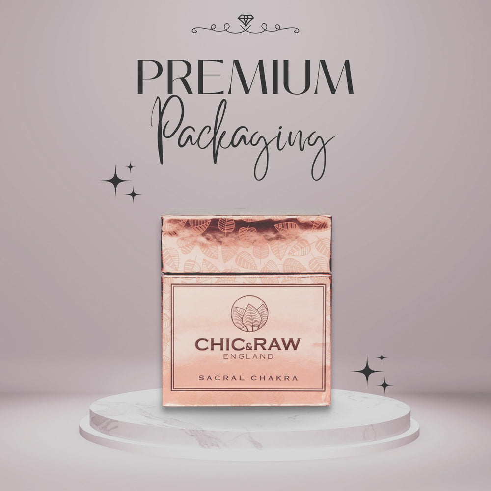Chic & Raw amethyst crystal candle with decorative crystals for mindful moments