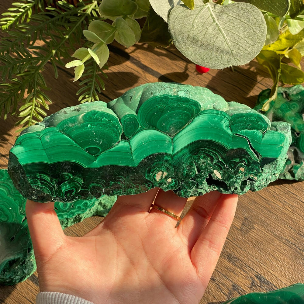 CrystalHola malachite display stand highlighting natural patterns