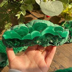 CrystalHola malachite display stand highlighting natural patterns