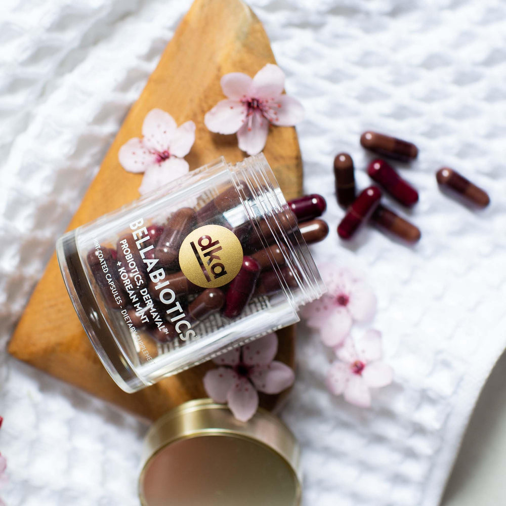 Dr. Kellyann Bellabiotics-capsules-pour reveals convenient capsules for digestive comfort.