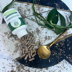 Elanen Naturals Tea pills close-up showing natural ingredients and traditional preparation.