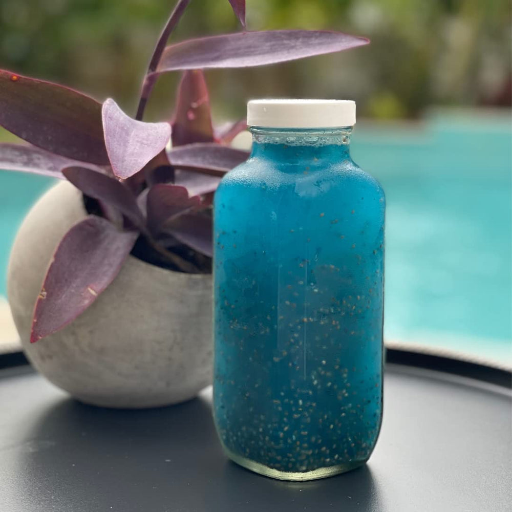 Blue spirulina smoothie color boost with Ellie's Best branding