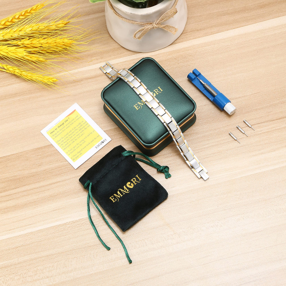 Emmori gift-ready packaging with velvet pouch and sizing tool