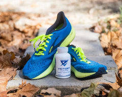 Victory Caps label close-up emphasizing caffeine and nootropic blend for alertness.