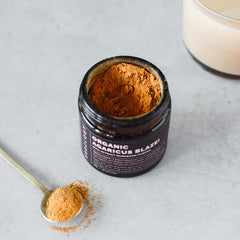 Erbology powder scoop beside jar; easy daily dose for smoothies and coffee.