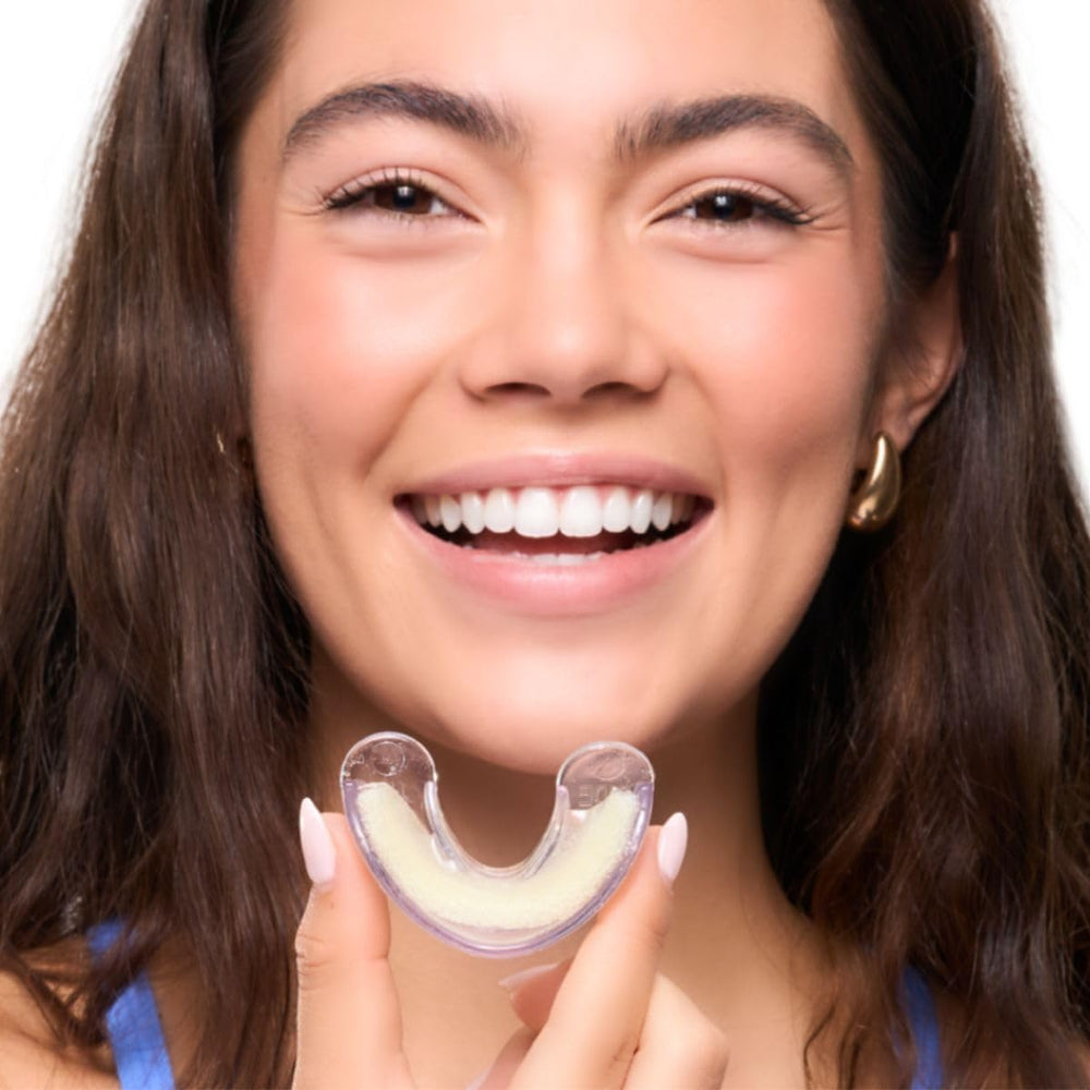 Expertwhite single-use disposable tray design ideal for on-the-go whitening.