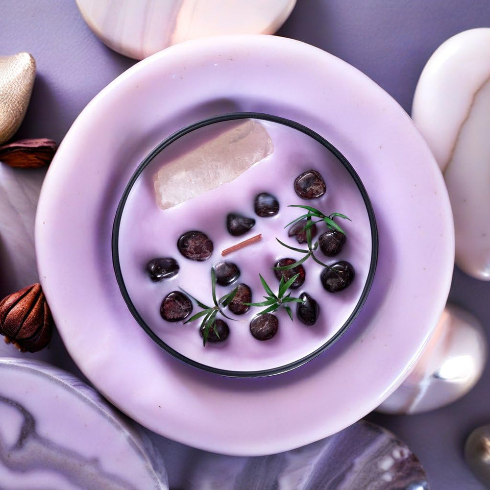 Flamestones Gemstone Woodwick candle features embedded gemstones for stylish, serene atmospheres.