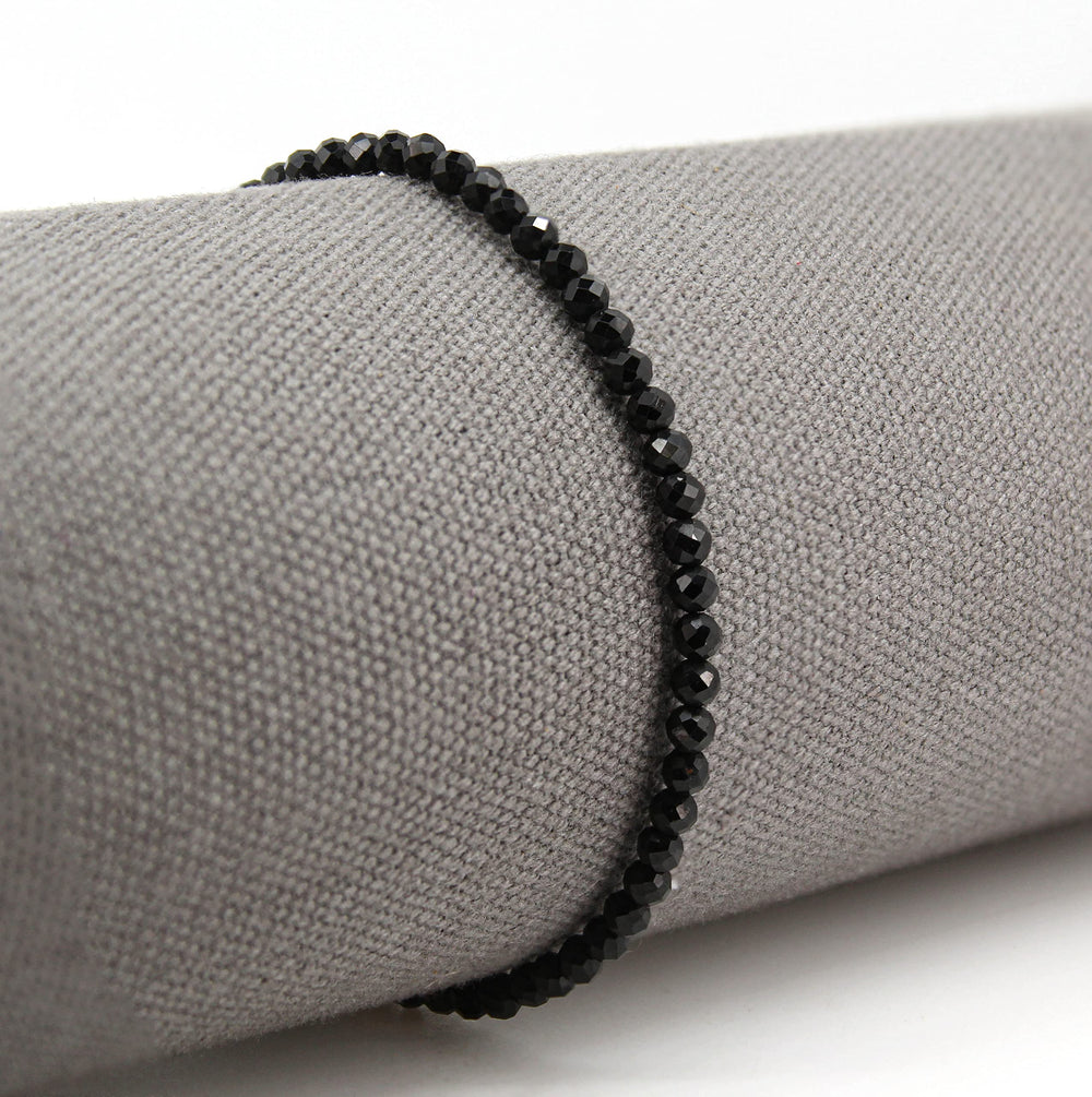 GEMPIRES Nature’s Treasure 8-inch stretch bracelet offers comfortable, secure wear