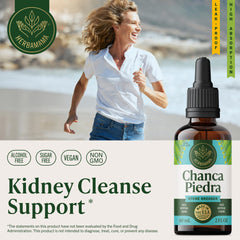 Herbamama Chanca Piedra dropper dispensing for easy daily use.
