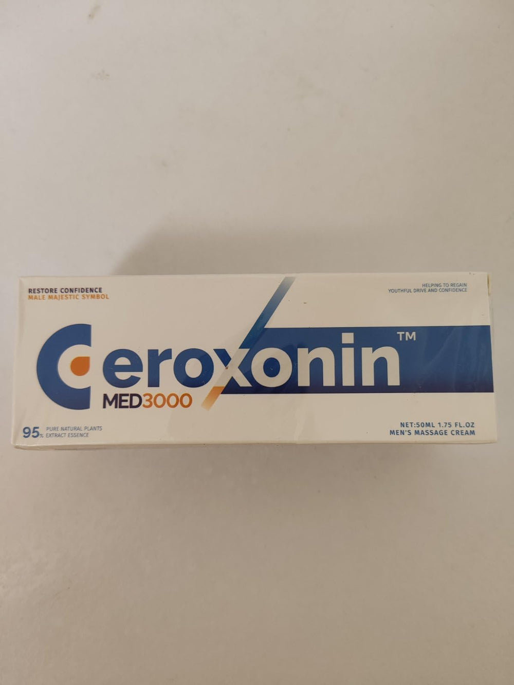 Applying Irvy Med3000 Gel for Men on the skin for daily use.