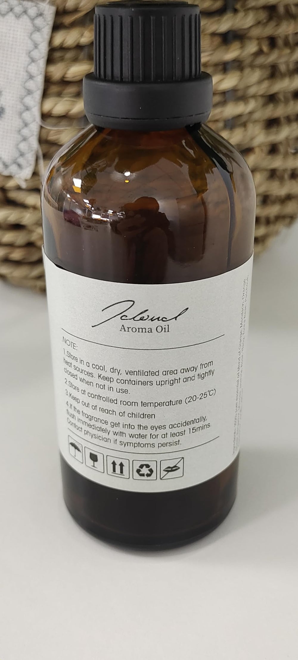 JCLOUD Enchanted Dreams natural ingredients highlight purity and long-lasting fragrance.