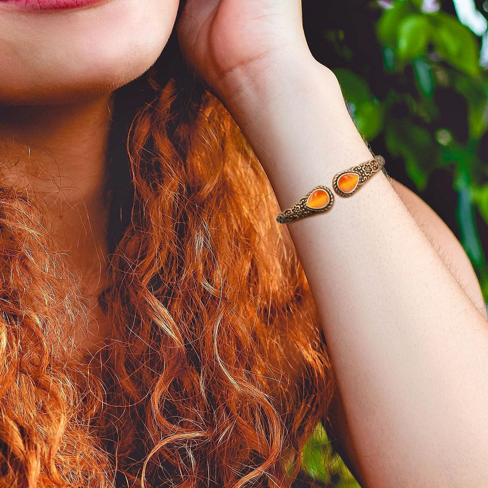 JEROOT lightweight construction stays comfortable for daily wear and pairs well with watches