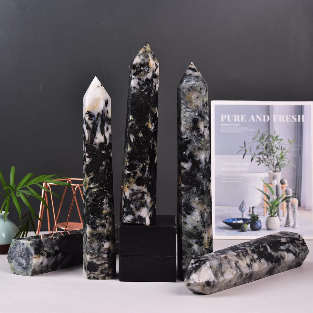 JIC Gem natural crystal tower’s gift-worthy presentation.