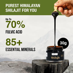 Kapiva Shilajit resin being poured into warm water, showing easy daily use.