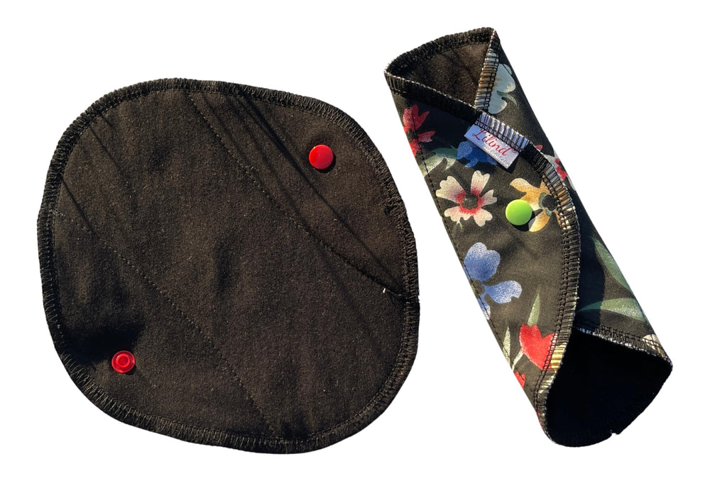Lilind resin snap fasteners securing the liner's bottom layer