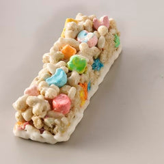 Lucky Charms Treat Bars image of packaging helps shoppers envision sharing moments.