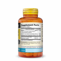 Mason Natural capsules pour demonstrates easy daily joint support