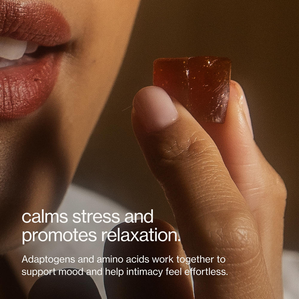 Maude fenugreek and botanicals close-up highlighting fruit extracts in the mix.