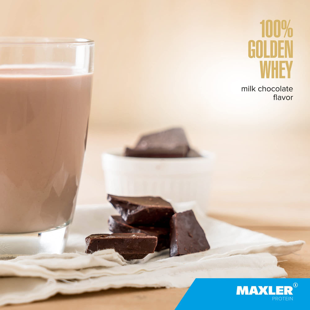 Maxler Golden Whey scoop shown beside powder for precise serving.