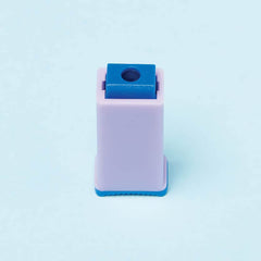 Medline EvenCare lancet single-use design reduces cross-contamination risk.