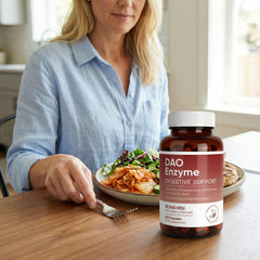 MKSUVGQ DAO enzyme capsules with before-meal use illustration.