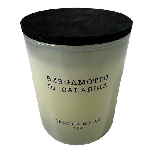 Molla 1899 Bergamotto di Calabria candle front view enhances elegant ambience.