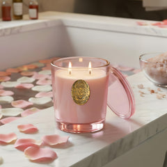 M&SENSE two-wick wax close-up reveals clean burn and even melt.
