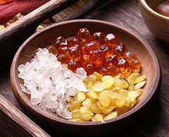 Nestlady Peach Gum soaked in water showing rehydrated texture.