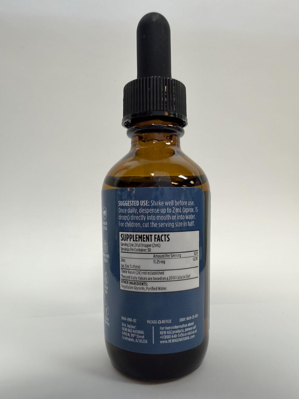 NEW AGE zinc drops dosing and bottle with cap, ideal for on-the-go routines.