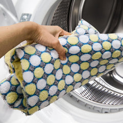 Pasonio machine-washable cover keeps the pad clean and fresh.