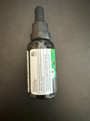 Dosing-ready peppermint hemp oil droplets from Pure Wellness for daily use