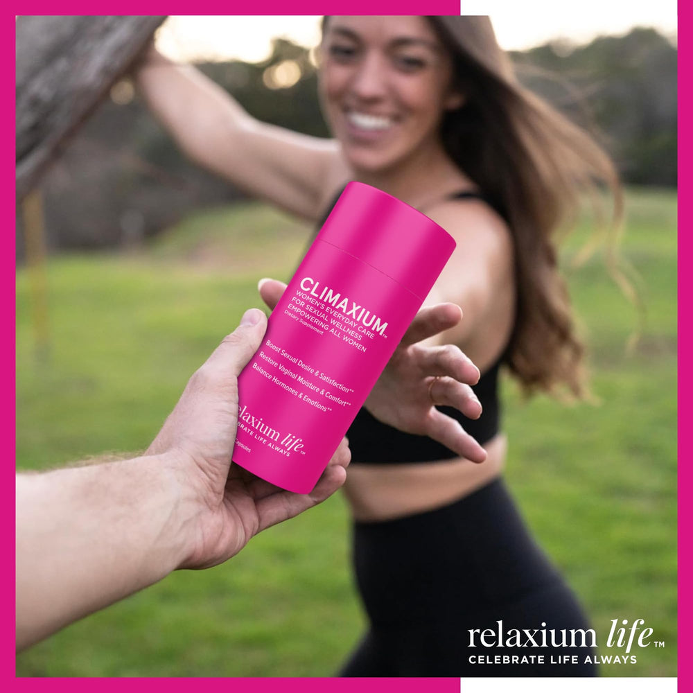 Relaxium Life vegan capsules packaging emphasizing clean, GMO-free quality.
