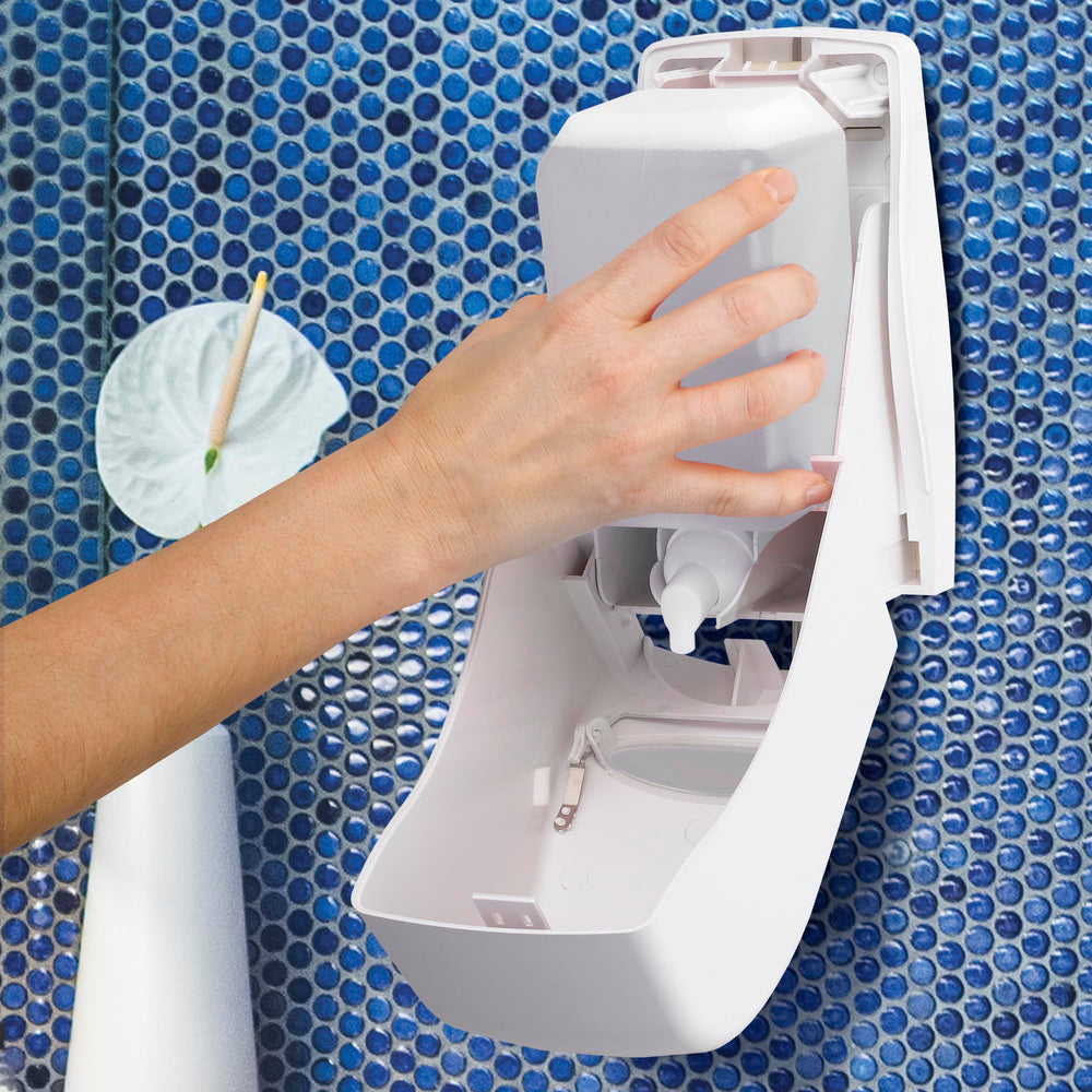 Scott Professional moisturizing formula provides non-drying hand feel in use.