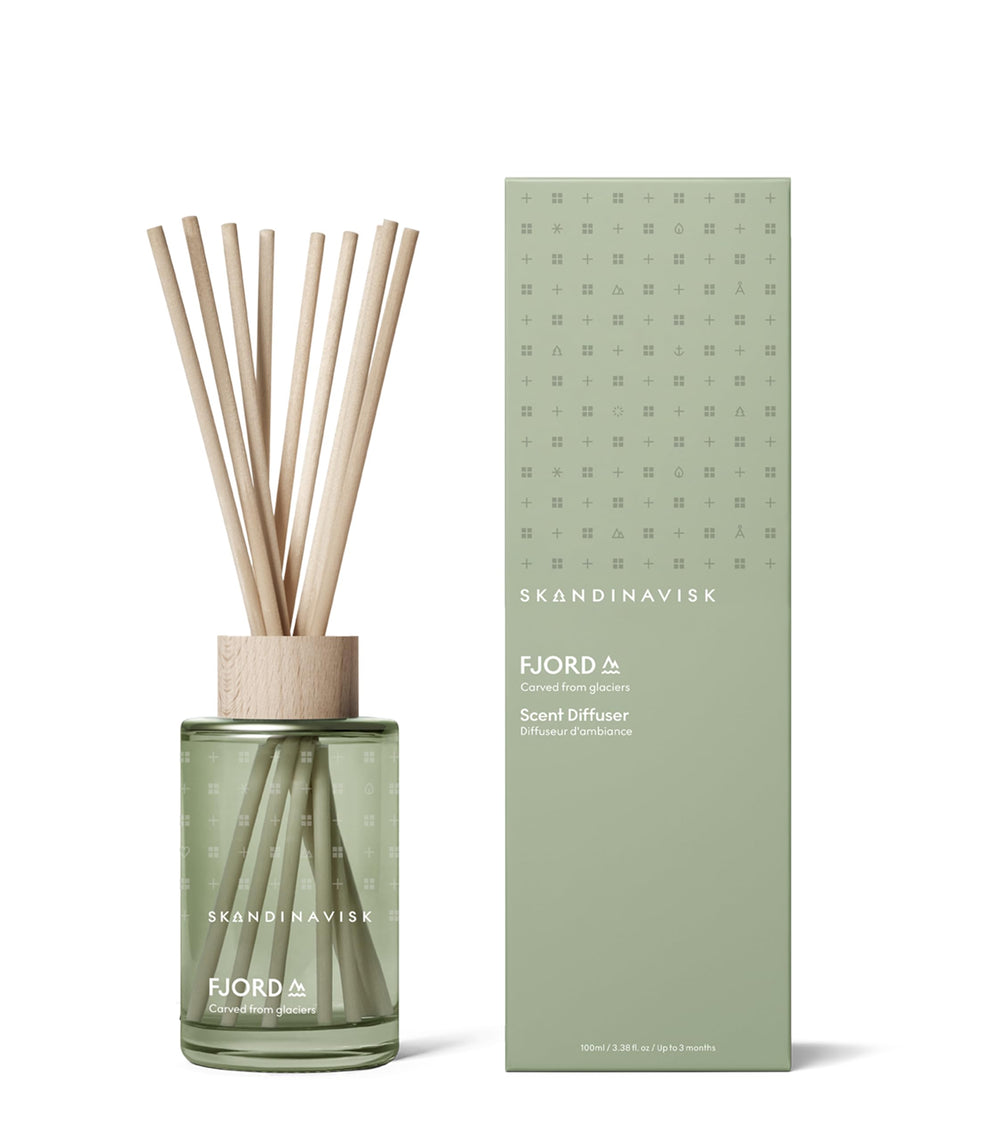 Skandinavisk Fjord diffuser bottle with beechwood ring enhances room ambience.