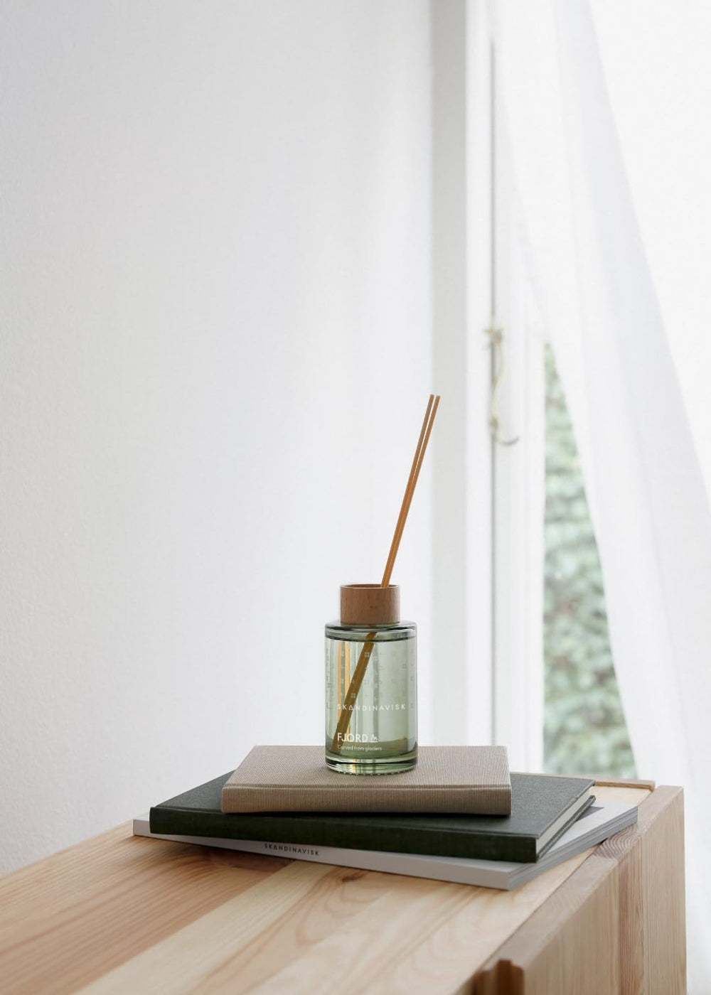 Skandinavisk Fjord packaging uses FSC-certified materials for eco-friendly gifting.