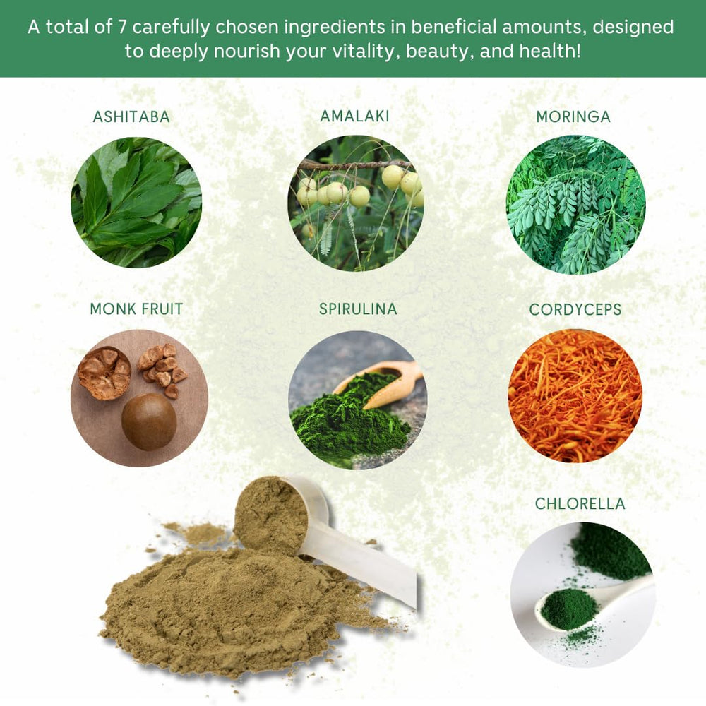 Solluna Greens Chlorella spoon ready to stir a nutrient-rich drink.