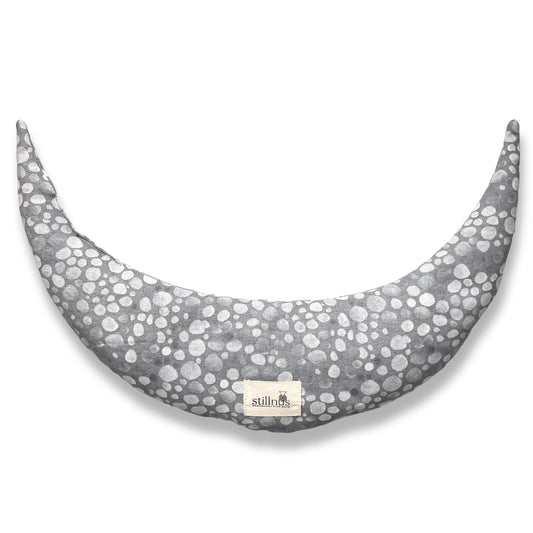 Stillnus Crescent Moon Pillow in grey dots offers neck support with lavender aromatherapy.