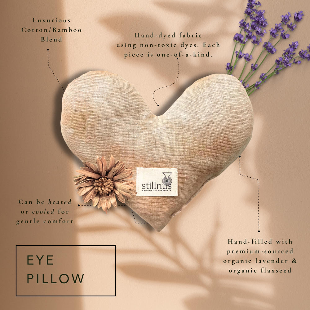 Stillnus organic lavender and flaxseed filling close-up emphasizes a soothing weighted feel.