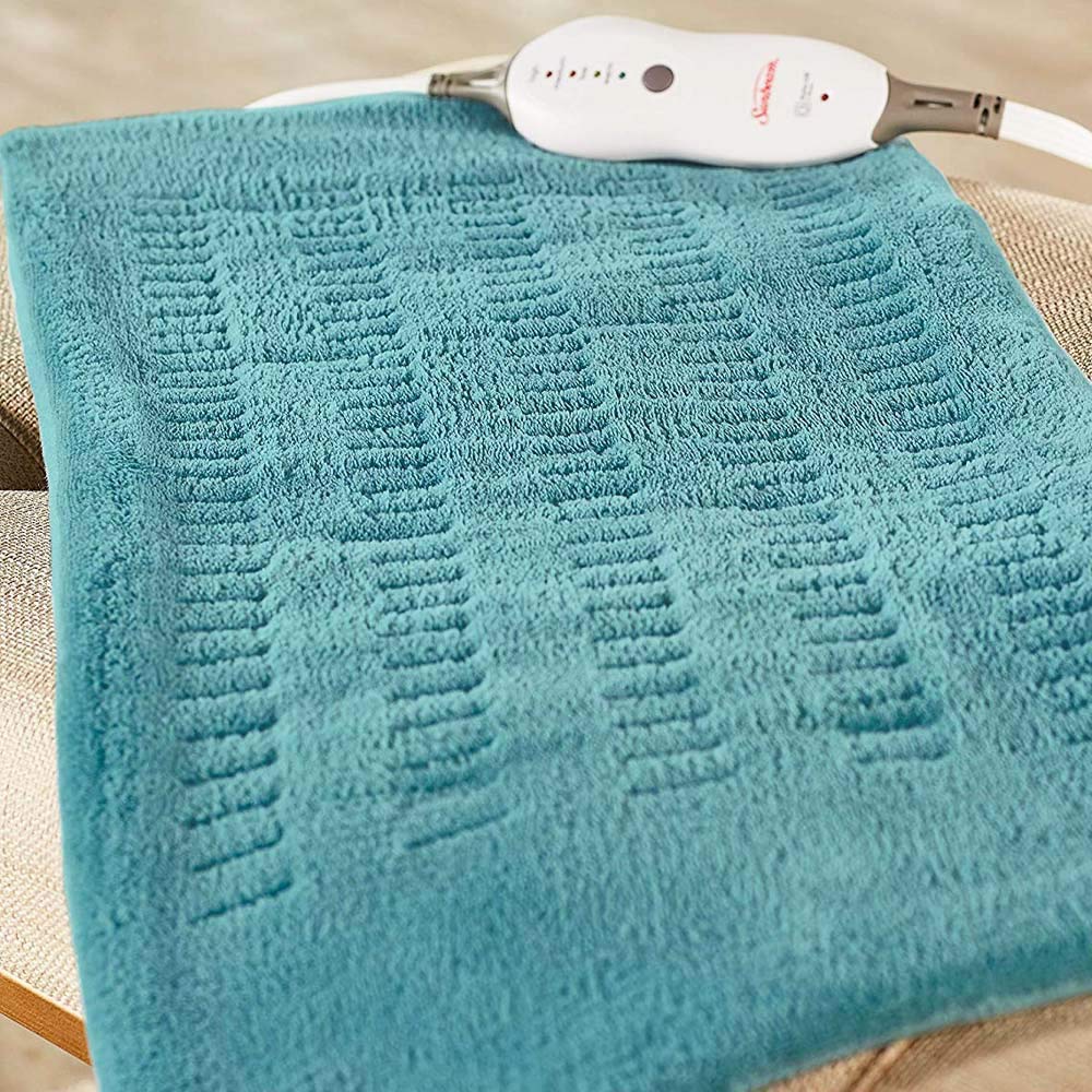 Close-up showing 12 x 24-inch large coverage heating pad