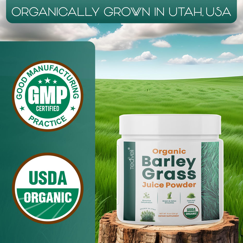 Teaveli organic barley grass powder on a smoothie glass with fresh fruits.