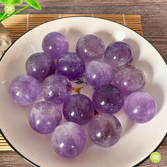Tianigo Baoding Balls storage box keeps your set organized.