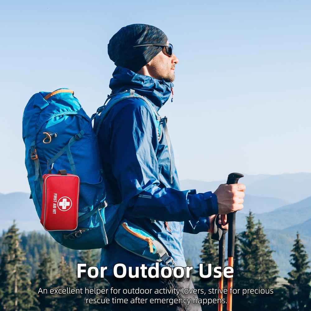 TLIEAO carabiner enables secure attachment to backpacks or gear.