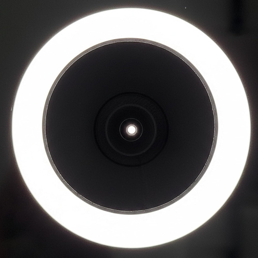 Twizz light-guided base illuminates insertion area for scleral lenses