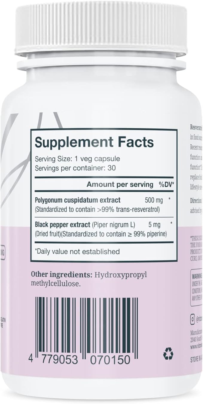 Close-up of VITRUVIN capsules, gelatin-free and vegetarian friendly.