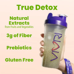 Pouring VIVRI CleanseMe for a refreshing detox drink
