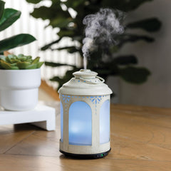 Airome Chelsea diffuser with 100 mL tank releasing a subtle mist